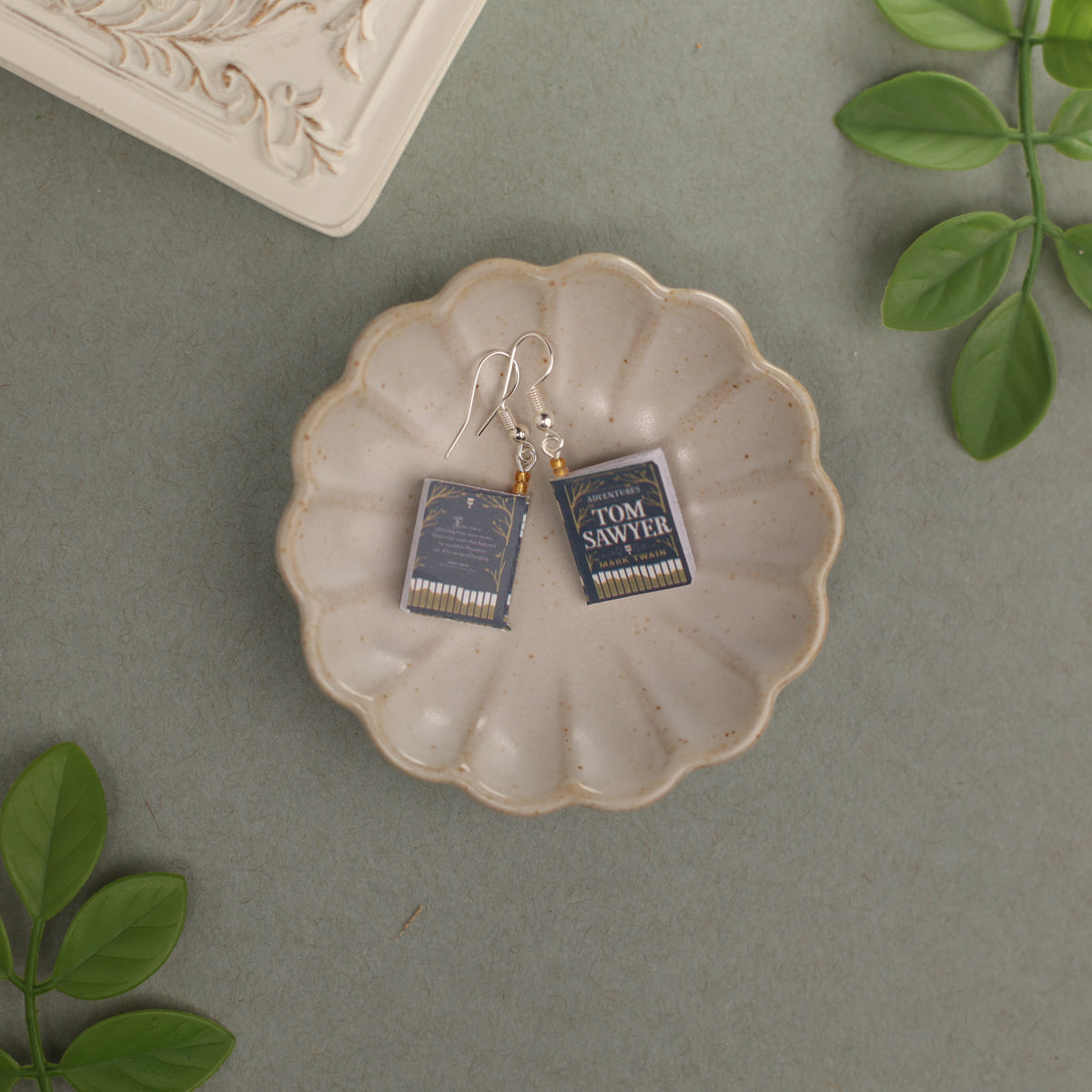 Titled Dangle Earrings - Mark Twain - Tom Sawyer