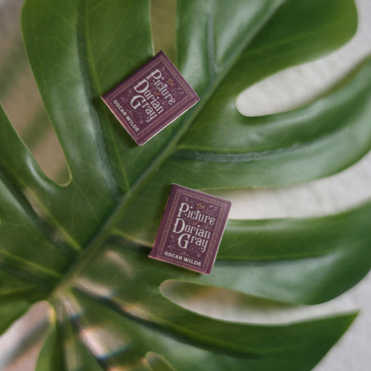 Titled Stud Earrings - Oscar Wilde - The Picture of Dorian Gray